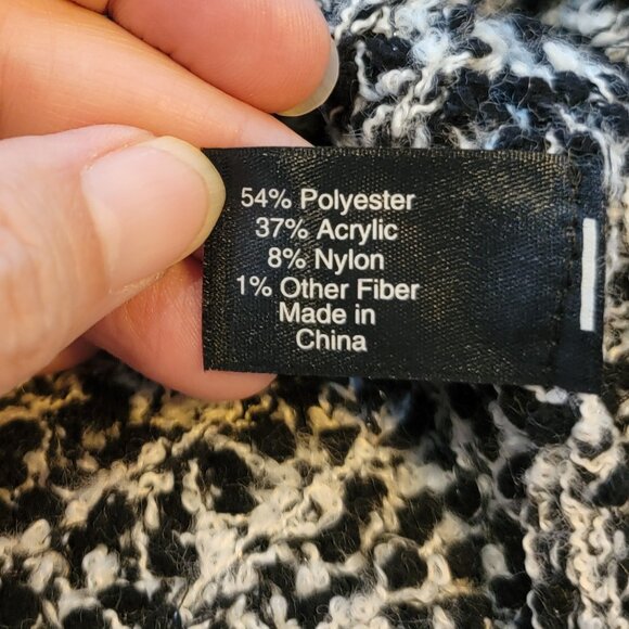 Lane Bryant V Neckline Black & White Marled Knit Chunky Sweater - Picture 9 of 9
